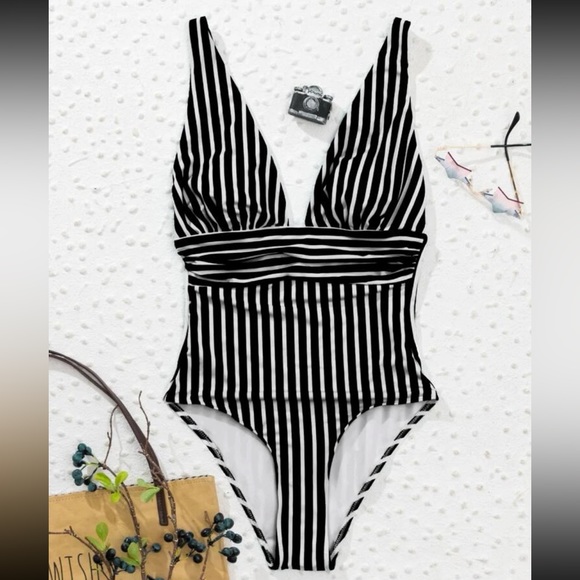 Striped Ruched One Piece Swimsuit - Picture 5 of 6